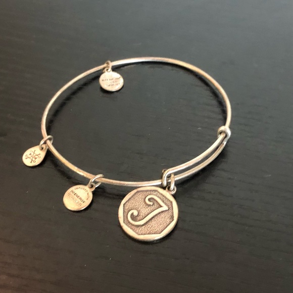 🟢 T/J charm bracelet - Picture 3 of 3